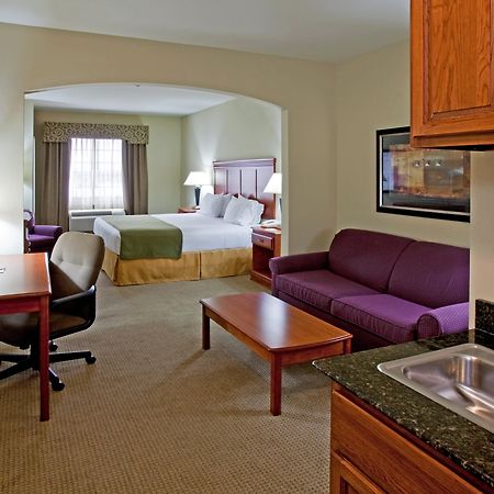 Holiday Inn Express Hotel And Suites Ada By Ihg Ruang foto