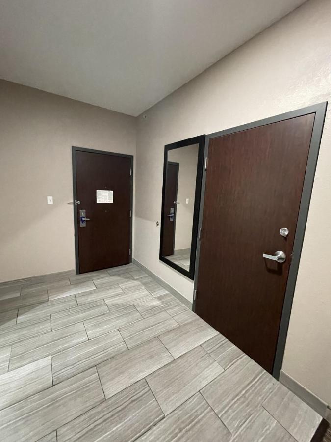 Holiday Inn Express Hotel And Suites Ada By Ihg Bagian luar foto