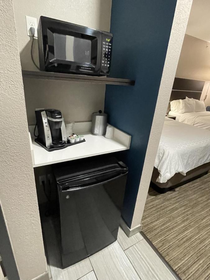 Holiday Inn Express Hotel And Suites Ada By Ihg Bagian luar foto
