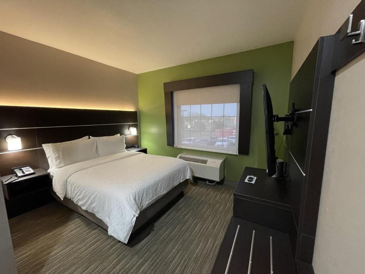 Holiday Inn Express Hotel And Suites Ada By Ihg Bagian luar foto