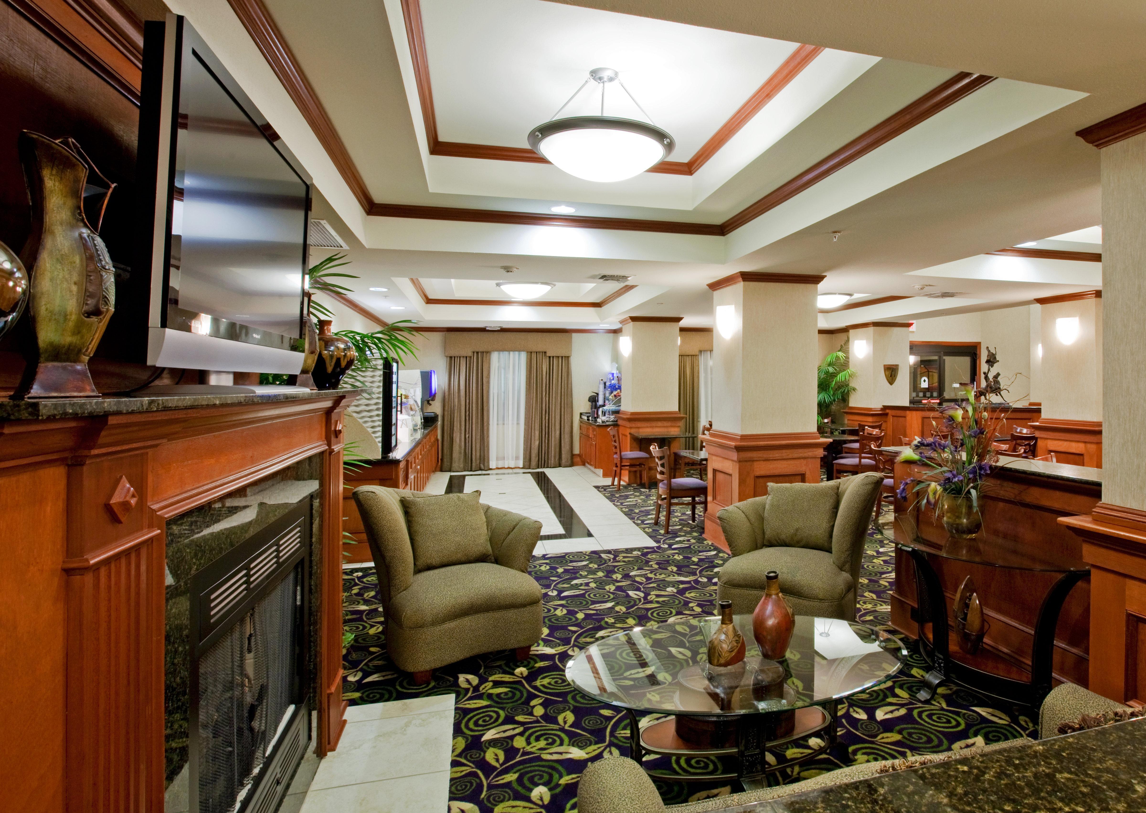 Holiday Inn Express Hotel And Suites Ada By Ihg Bagian luar foto