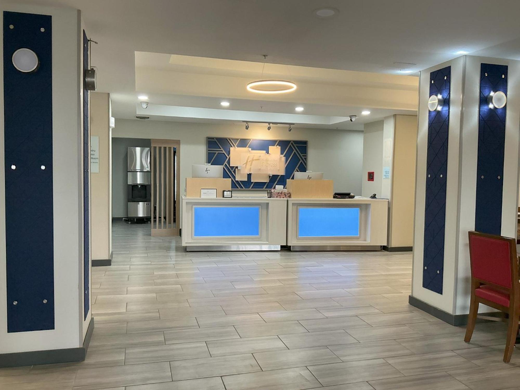 Holiday Inn Express Hotel And Suites Ada By Ihg Bagian luar foto